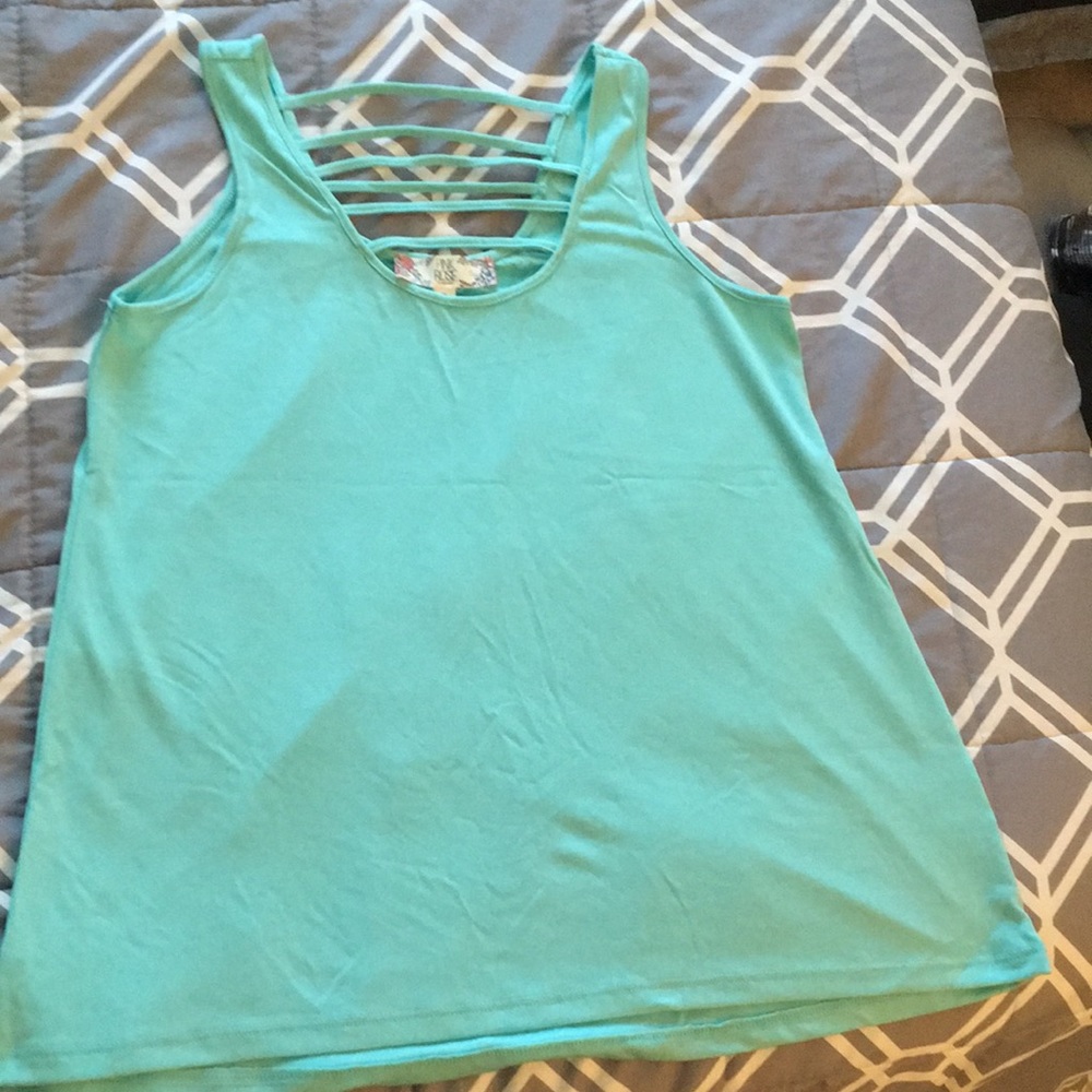 Adorable aqua tank top - Picture 2 of 3